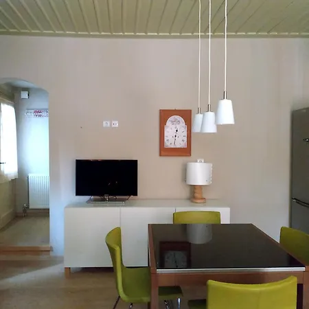Parnassiko בקתה